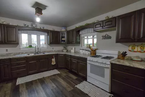 Kitchen - 17522 E N Hwy, Sheldon, MO 64784 photo 3 of 5