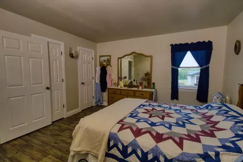 Bedroom - 17522 E N Hwy, Sheldon, MO 64784 photo 2 of 13