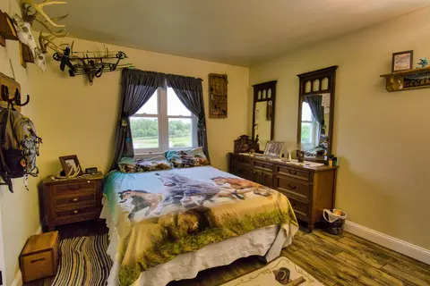 Bedroom - 17522 E N Hwy, Sheldon, MO 64784 photo 8 of 13