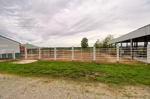 Exterior - 17522 E N Hwy, Sheldon, MO 64784 photo 21 of 29