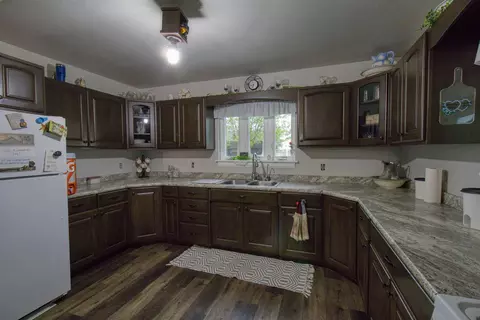 Kitchen - 17522 E N Hwy, Sheldon, MO 64784 photo 4 of 5