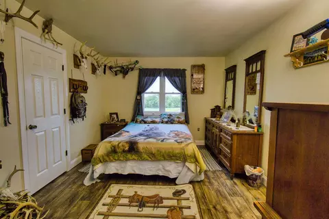 Bedroom - 17522 E N Hwy, Sheldon, MO 64784 photo 6 of 13