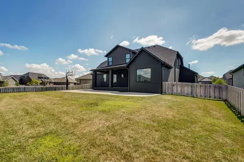 Exterior - 1527 N Edgemont Cir, Springfield, MO 65802 photo 6 of 9