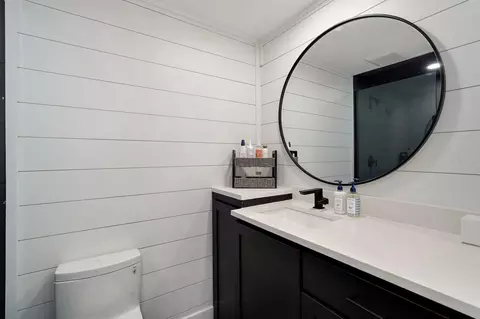 Bath - 1527 N Edgemont Cir, Springfield, MO 65802 photo 3 of 6