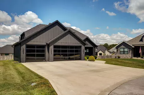 Exterior - 1527 N Edgemont Cir, Springfield, MO 65802 photo 3 of 9
