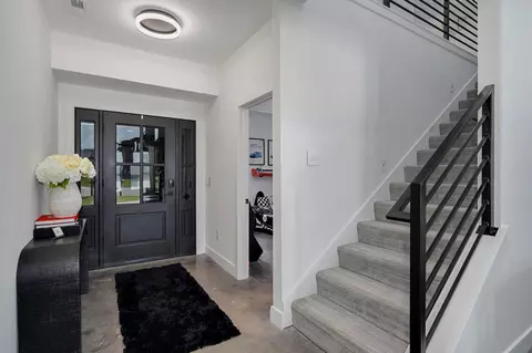 Entry Way - 1527 N Edgemont Cir, Springfield, MO 65802 photo 1 of 3