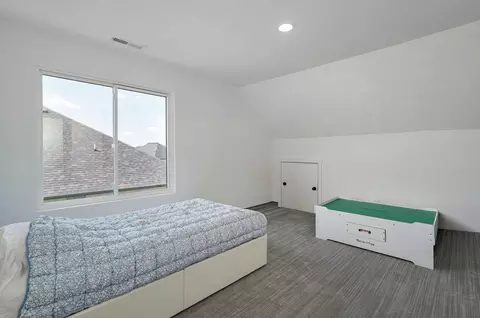Bedroom - 1527 N Edgemont Cir, Springfield, MO 65802 photo 4 of 6