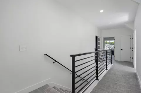 Entry Way - 1527 N Edgemont Cir, Springfield, MO 65802 photo 2 of 3