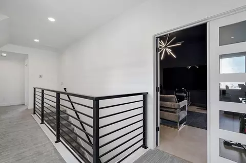 Entry Way - 1527 N Edgemont Cir, Springfield, MO 65802 photo 3 of 3
