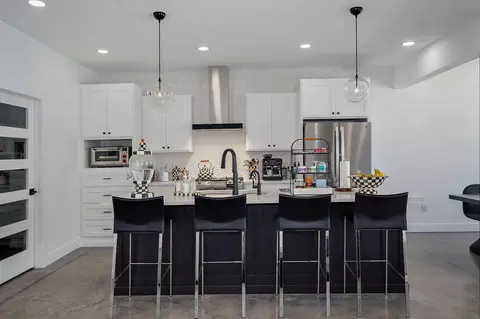 Kitchen - 1527 N Edgemont Cir, Springfield, MO 65802 photo 1 of 6