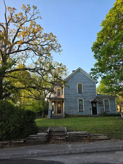 328 N Mccanse St, Mount Vernon, MO 65712