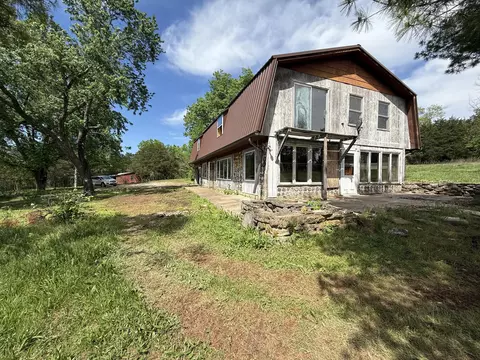 21611 Farm Road 2090, Aurora, MO 65605