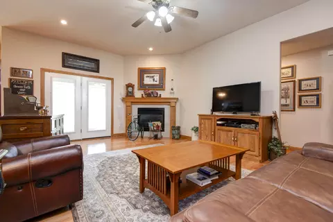 Living - 329 E Lafayette St, Springfield, MO 65810 photo 1 of 2