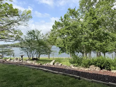 7 Port Holiday Dr UNIT B, Kimberling City, MO 65686