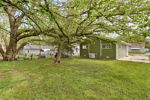 Exterior - 733 N Warren Ave, Springfield, MO 65802 photo 5 of 6