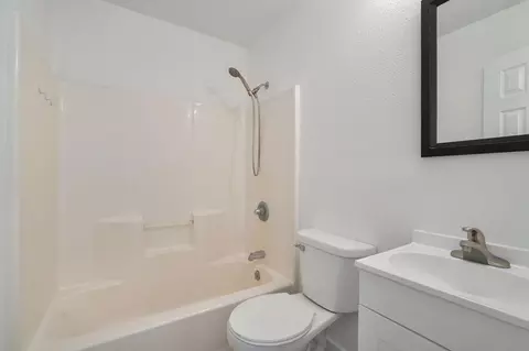 Bath - 733 N Warren Ave, Springfield, MO 65802 photo 1 of 1