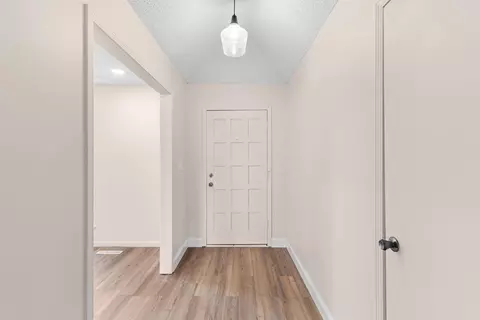 Entry Way - 2104 S Hillcrest Ave, Springfield, MO 65807 photo 1 of 1