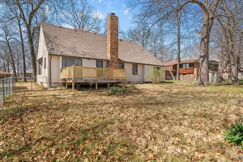 Exterior - 2104 S Hillcrest Ave, Springfield, MO 65807 photo 5 of 7