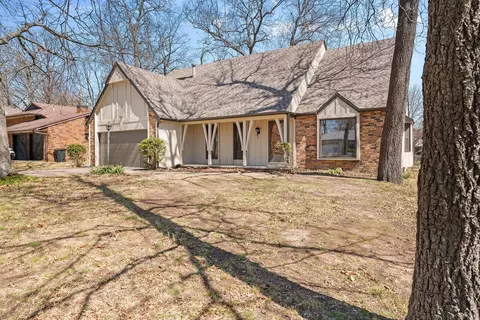 Exterior - 2104 S Hillcrest Ave, Springfield, MO 65807 photo 3 of 7