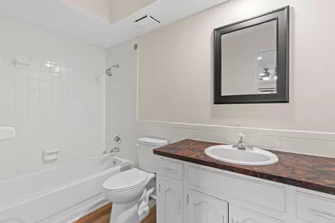 Bath - 2104 S Hillcrest Ave, Springfield, MO 65807 photo 5 of 5