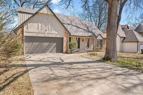 Exterior - 2104 S Hillcrest Ave, Springfield, MO 65807 photo 4 of 7