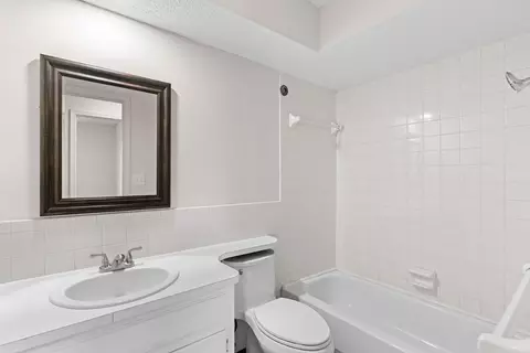 Bath - 2104 S Hillcrest Ave, Springfield, MO 65807 photo 1 of 5