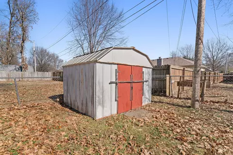 Exterior - 2104 S Hillcrest Ave, Springfield, MO 65807 photo 7 of 7