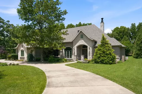 Exterior - 3309 E Sommerset Rd, Springfield, MO 65804 photo 3 of 18
