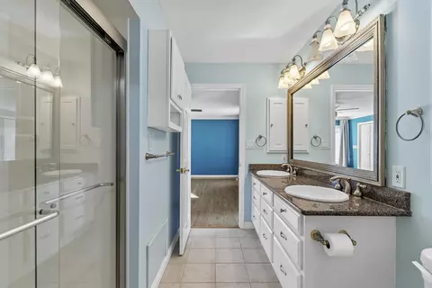 Bath - 2747 E Rocklyn Rd, Springfield, MO 65804 photo 2 of 6