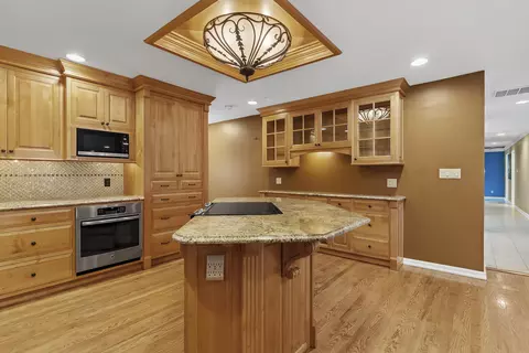 Kitchen - 2747 E Rocklyn Rd, Springfield, MO 65804 photo 2 of 12