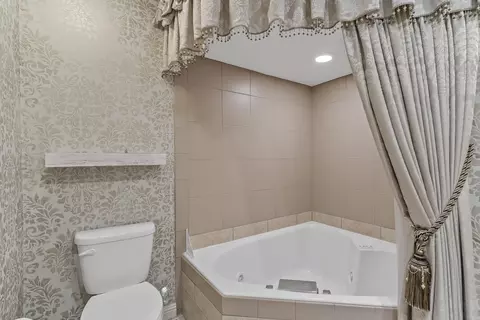 Bath - 2747 E Rocklyn Rd, Springfield, MO 65804 photo 5 of 6