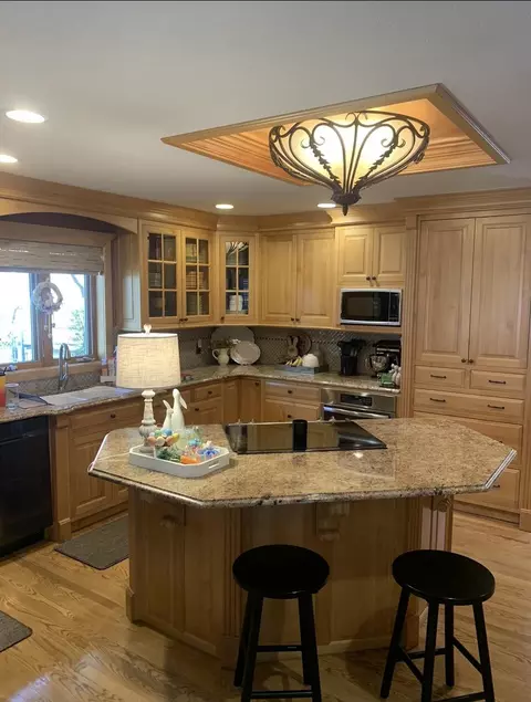 Kitchen - 2747 E Rocklyn Rd, Springfield, MO 65804 photo 11 of 12