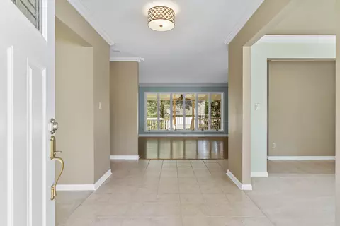 Entry Way - 2747 E Rocklyn Rd, Springfield, MO 65804 photo 2 of 4