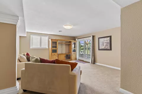 Living - 2747 E Rocklyn Rd, Springfield, MO 65804 photo 20 of 23