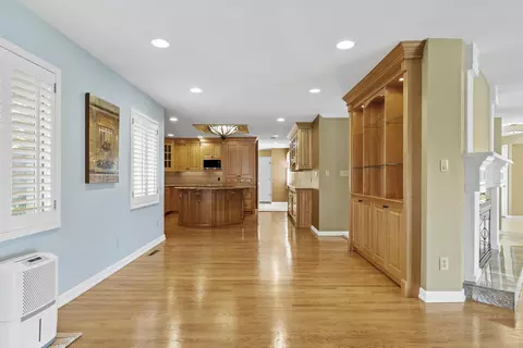 Living - 2747 E Rocklyn Rd, Springfield, MO 65804 photo 10 of 23