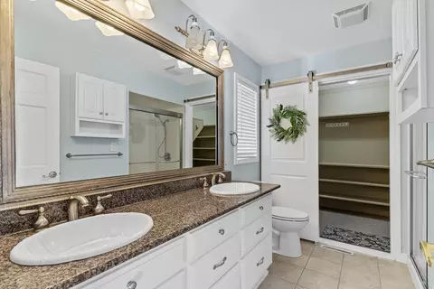 Bath - 2747 E Rocklyn Rd, Springfield, MO 65804 photo 3 of 6