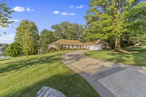 Exterior - 2747 E Rocklyn Rd, Springfield, MO 65804 photo 4 of 21
