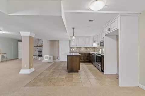 Kitchen - 2747 E Rocklyn Rd, Springfield, MO 65804 photo 7 of 12