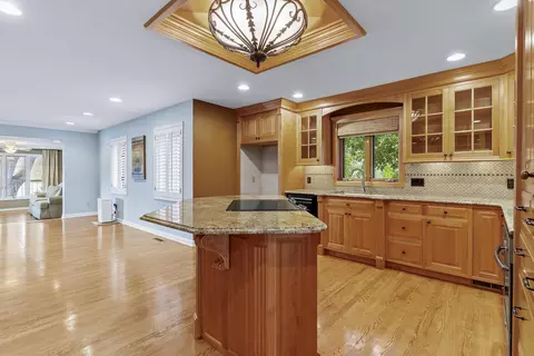 Kitchen - 2747 E Rocklyn Rd, Springfield, MO 65804 photo 4 of 12