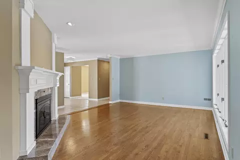 Living - 2747 E Rocklyn Rd, Springfield, MO 65804 photo 9 of 23