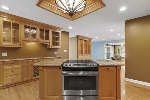 Kitchen - 2747 E Rocklyn Rd, Springfield, MO 65804 photo 6 of 12