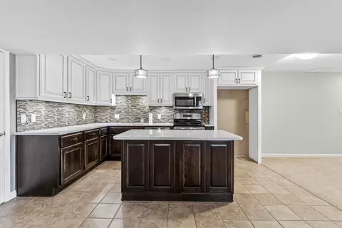 Kitchen - 2747 E Rocklyn Rd, Springfield, MO 65804 photo 8 of 12