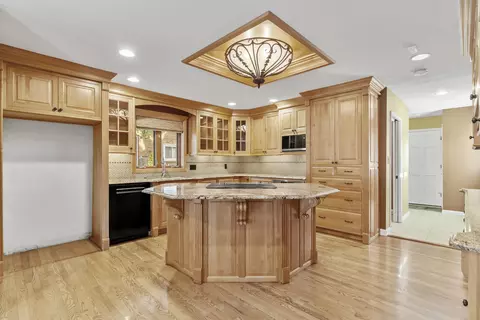 Kitchen - 2747 E Rocklyn Rd, Springfield, MO 65804 photo 5 of 12