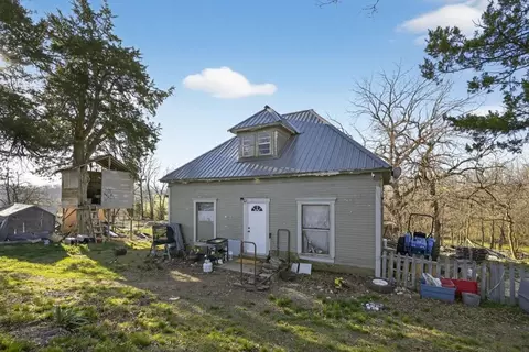 511 E 7th St, Miller, MO 65707