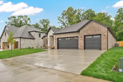 5423 E Wild Horse Dr, Springfield, MO 65802 photo 2