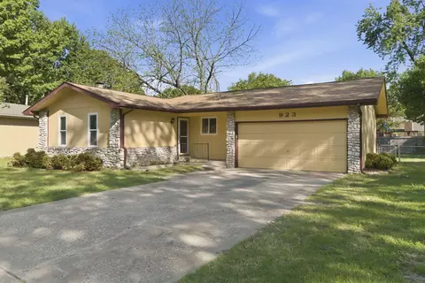 923 E Guinevere St, Springfield, MO 65807