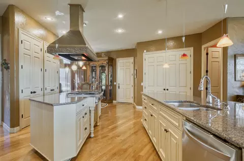 Kitchen - 4851 S Landon Ct, Springfield, MO 65810 photo 7 of 9