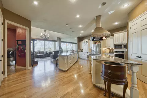 Kitchen - 4851 S Landon Ct, Springfield, MO 65810 photo 5 of 9