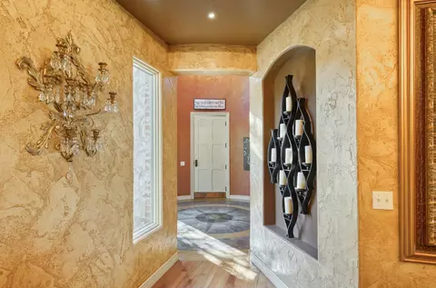 Entry Way - 4851 S Landon Ct, Springfield, MO 65810 photo 5 of 10