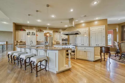Kitchen - 4851 S Landon Ct, Springfield, MO 65810 photo 4 of 9